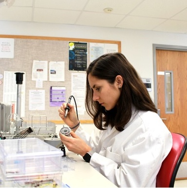 Neuroscience student conducts research in her lab.